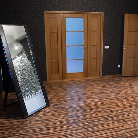 Tsentralniy Hotel Khmelʼnytsʼkyy Exterior foto