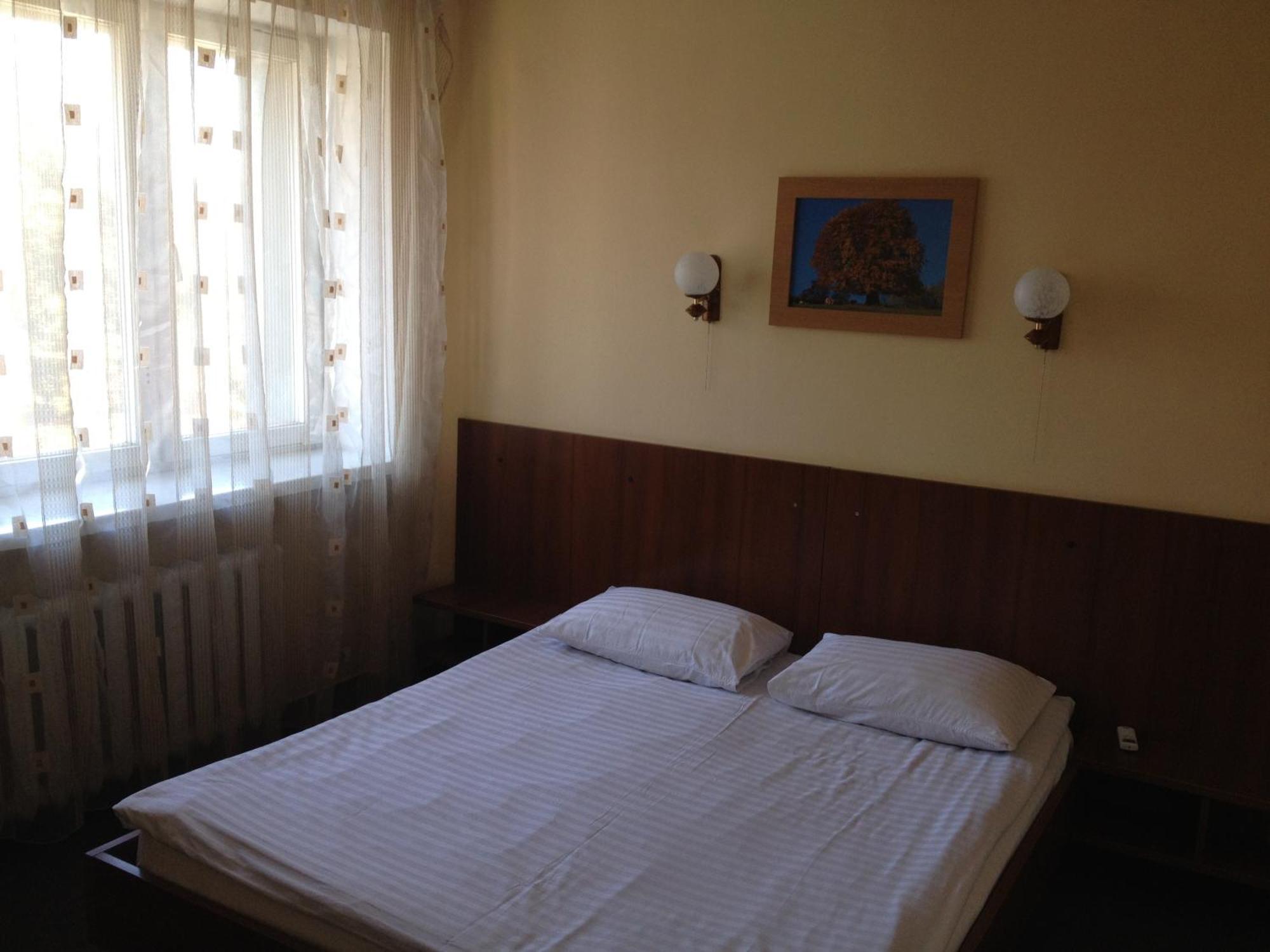 Tsentralniy Hotel Khmelʼnytsʼkyy Exterior foto